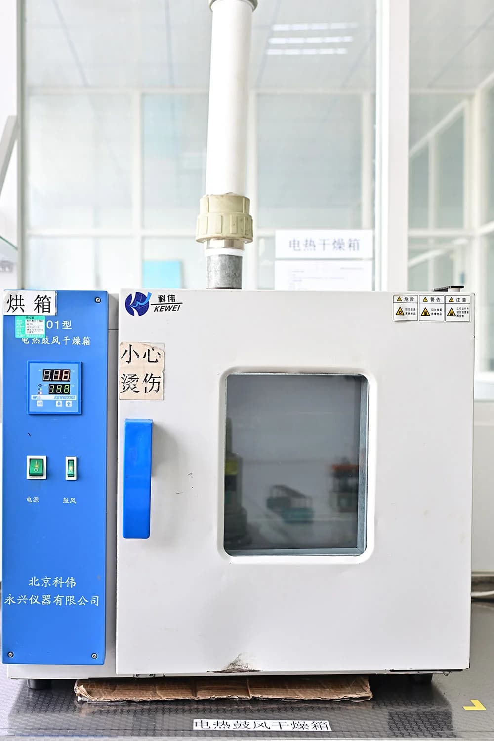 Color Assessment Cabinet